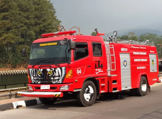 FIRE TRUCK FT 5000-6000 L 4 fire_truck_4000__6000_l_double_cabin_1